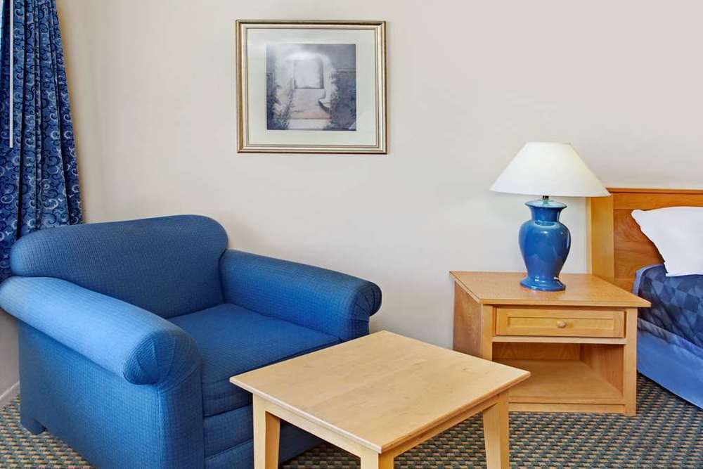 Astro Pasadena Hotel Room photo
