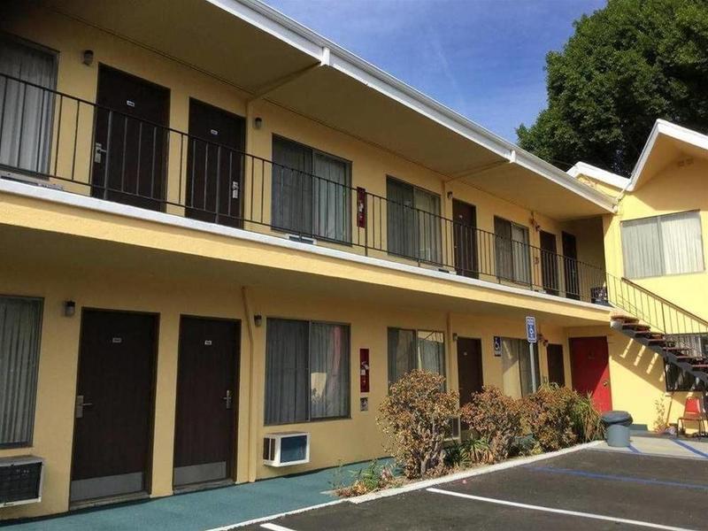 Astro Pasadena Hotel Exterior photo